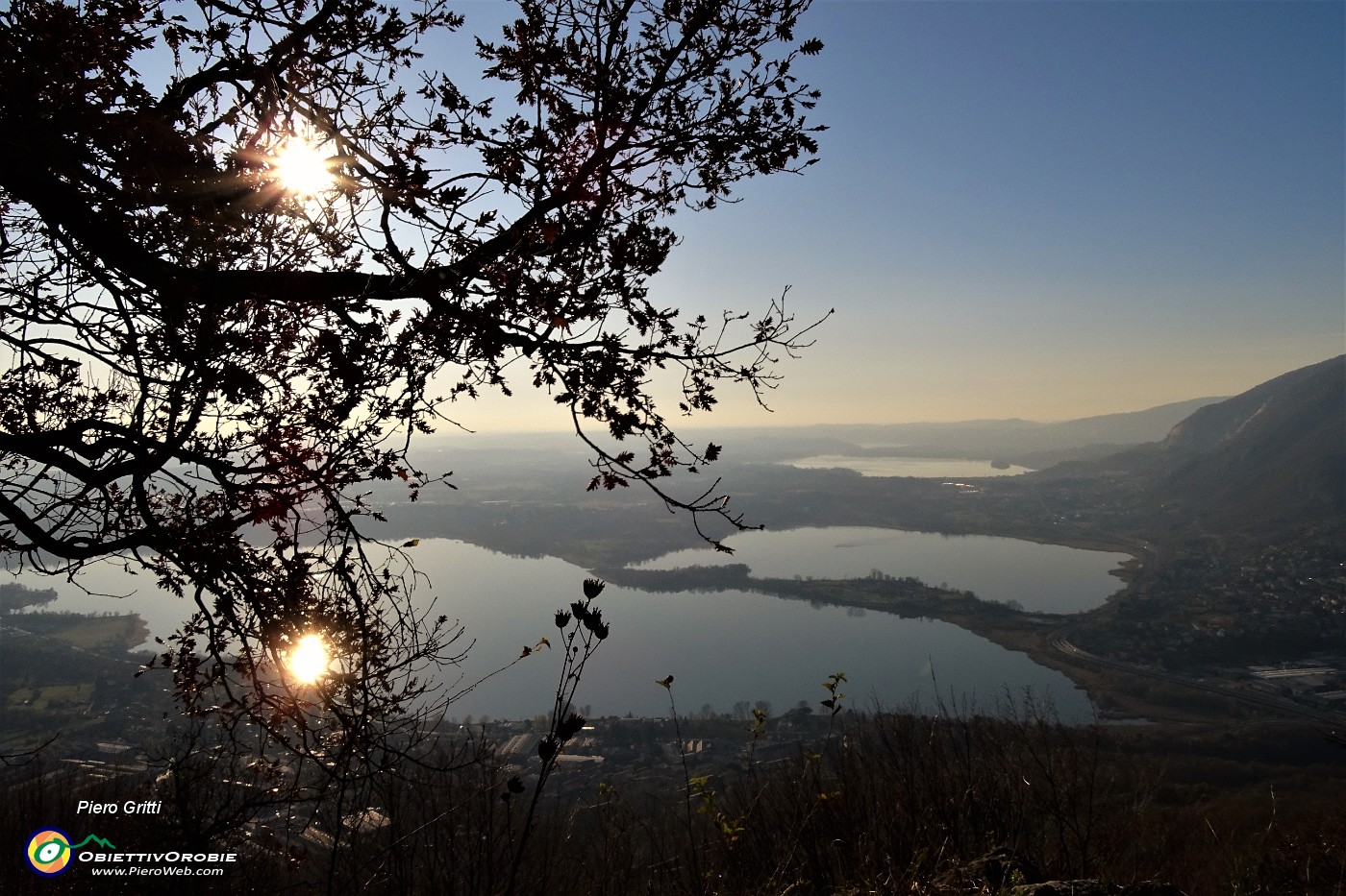 88 Un sole in cielo e uno nei laghi briantei.JPG